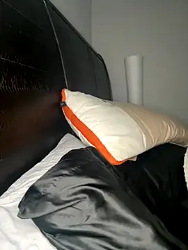 Kinkbitch25 online show from December 2025 09:12:02 PM