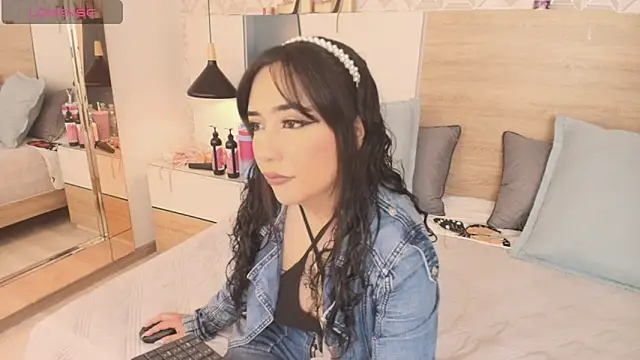 Megansttein  online show from November 2025 07:35:01 PM