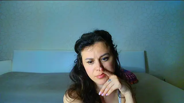 LeggyLover90 online show from May 2026 02:56:01 PM