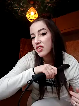 Snapshot of LuLuLover89 chatting on December 2024 03:04:02 PM LuLuLover89 online show from December 2024 03:04:02 PM