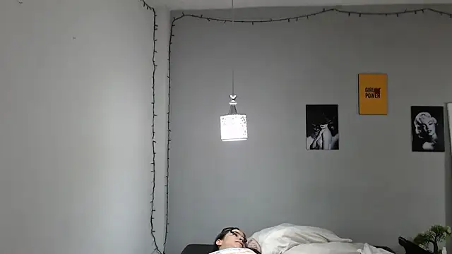 Snapshot of Kimandyuk chatting on January 2025 07:21:01 PM Kimandyuk online show from January 2025 07:21:01 PM