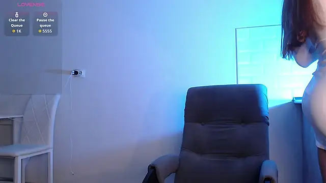 Eva Hailey  online show from February 2026 04:40:02 AM