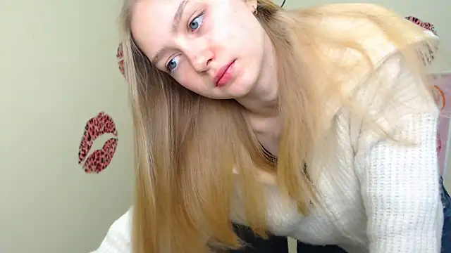 Snapshot of MademoiselleCl chatting on December 2024 05:26:01 AM MademoiselleCl online show from December 2024 05:26:01 AM