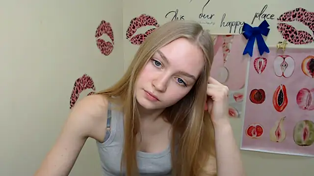 Snapshot of MademoiselleCl chatting on December 2024 12:27:02 PM MademoiselleCl online show from December 2024 12:27:02 PM