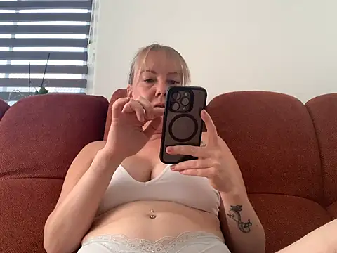 Snapshot of _LunaxLia_ chatting on July 2026 02:30:01 PM LunaxLia online show from July 2026 02:30:01 PM