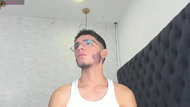 Ian Castillo  online show from February 2025 11:17:02 AM