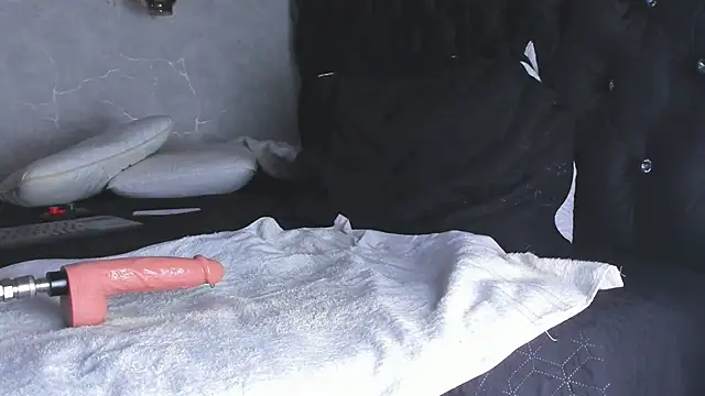 Ian Castillo  online show from February 2025 02:16:02 PM