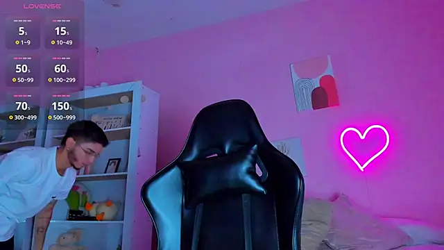 Ian Castillo  online show from March 2025 11:16:01 AM