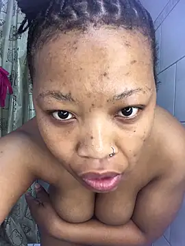 Snapshot of SZA_Doja chatting on October 2025 10:30:01 AM SZA Doja online show from October 2025 10:30:01 AM