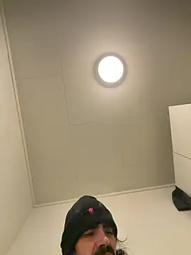 wolfwhite95 online show from March 2026 06:23:02 PM