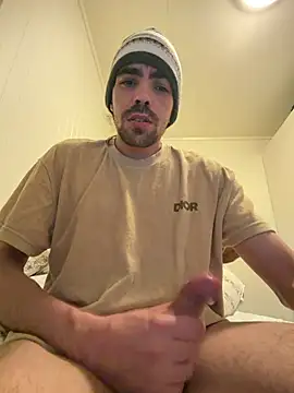 wolfwhite95 online show from April 2026 09:45:01 PM