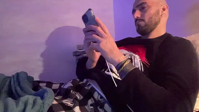 Snapshot of alessandromori91 chatting on January 2026 01:20:02 AM alessandromori91 online show from January 2026 01:20:02 AM