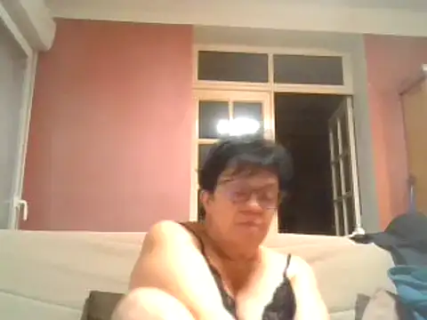 Snapshot of Vandeae44 chatting on December 2024 08:25:02 PM Vandeae44 online show from December 2024 08:25:02 PM