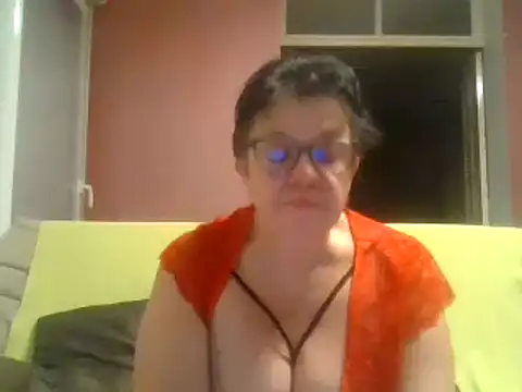 Snapshot of Vandeae44 chatting on January 2025 07:39:01 PM Vandeae44 online show from January 2025 07:39:01 PM