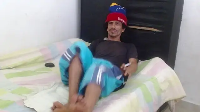 Snapshot of damian_bottom_bigcock chatting on December 2024 04:05:01 PM damian bottom bigcock online show from December 2024 04:05:01 PM