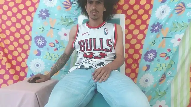 Snapshot of damian_bottom_bigcock chatting on January 2025 06:56:01 PM damian bottom bigcock online show from January 2025 06:56:01 PM