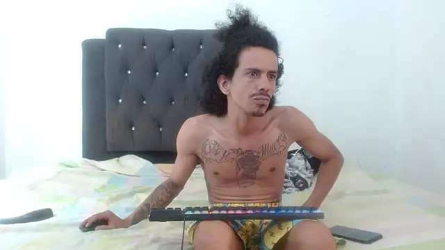 Snapshot of damian_bottom_bigcock chatting on February 2025 03:18:02 PM damian bottom bigcock online show from February 2025 03:18:02 PM