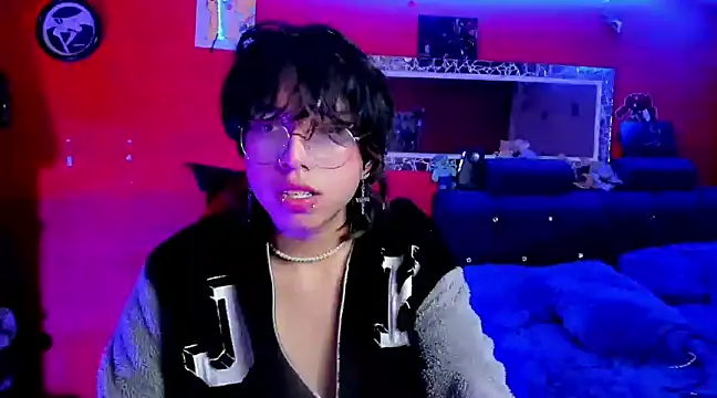 Snapshot of AnggelONfiree chatting on December 2024 07:10:01 AM AnggelONfiree online show from December 2024 07:10:01 AM