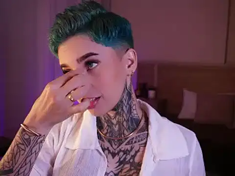 Snapshot of AliceShazaham_ chatting on January 2025 06:13:02 AM AliceShazaham  online show from January 2025 06:13:02 AM