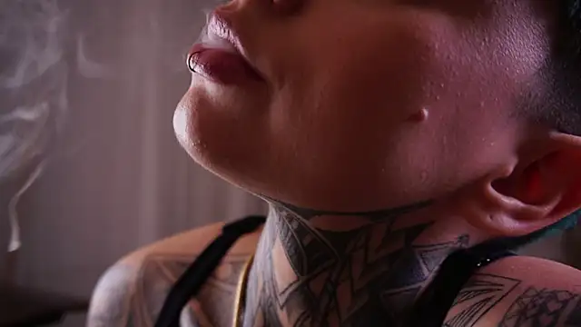 Snapshot of AliceShazaham_ chatting on January 2025 09:40:02 AM AliceShazaham  online show from January 2025 09:40:02 AM