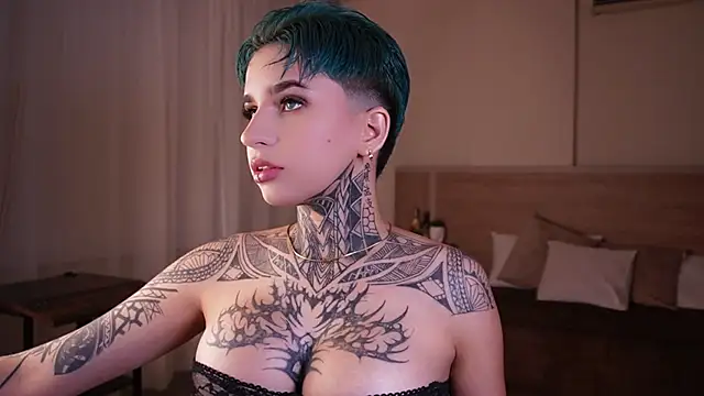 Snapshot of AliceShazaham_ chatting on February 2025 06:04:01 AM AliceShazaham  online show from February 2025 06:04:01 AM