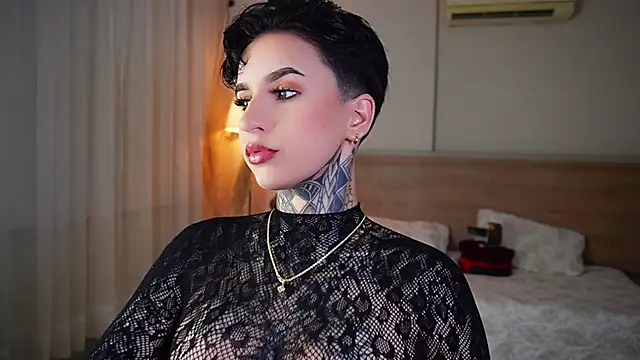 Snapshot of AliceShazaham_ chatting on October 2025 07:51:02 AM AliceShazaham  online show from October 2025 07:51:02 AM