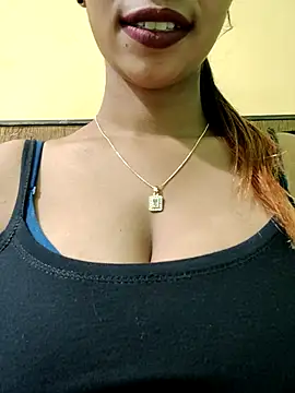 Snapshot of RUPAI009 chatting on March 2025 06:33:02 AM RUPAI009 online show from March 2025 06:33:02 AM