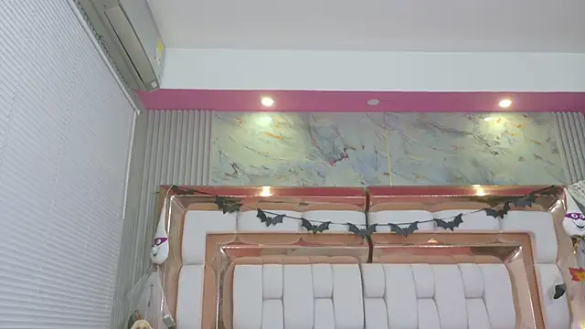 littleebonymommy online show from October 2025 02:45:02 AM