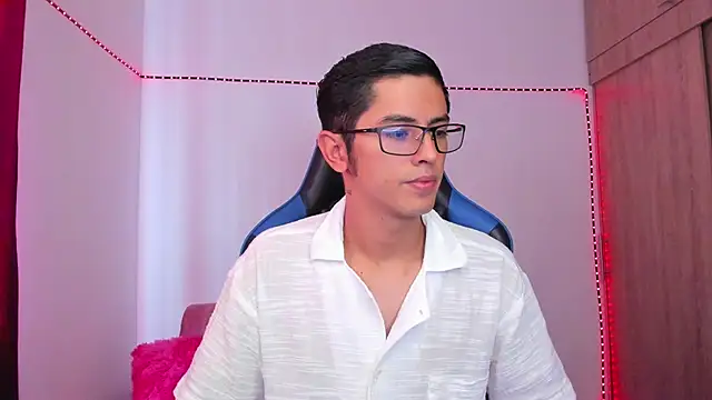 Snapshot of Ethan_Sai___ chatting on December 2024 06:06:01 PM Ethan Sai online show from December 2024 06:06:01 PM