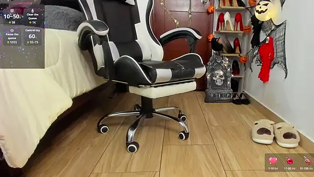 SophieBaker   online show from October 2025 12:32:01 AM