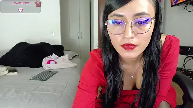 SophieBaker   online show from April 2026 02:06:01 AM