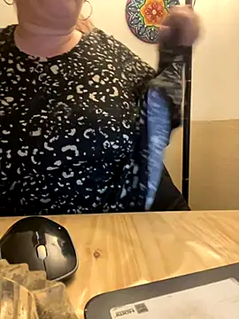 Snapshot of Popinasq chatting on October 2025 06:34:01 AM Popinasq online show from October 2025 06:34:01 AM