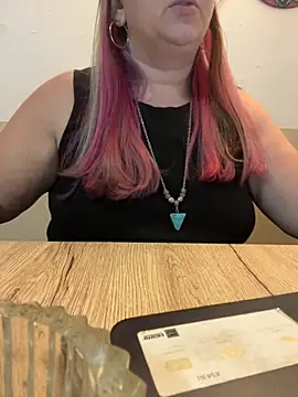 Snapshot of Popinasq chatting on October 2025 07:05:02 AM Popinasq online show from October 2025 07:05:02 AM