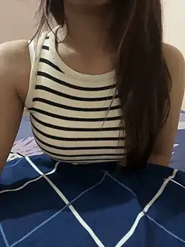 Snapshot of _riyaahahaha_ chatting on January 2025 08:21:01 PM  riyaahahaha  online show from January 2025 08:21:01 PM