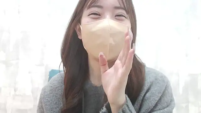 Snapshot of LOVE_MOMO_LOVE chatting on December 2024 11:49:01 AM LOVE MOMO LOVE online show from December 2024 11:49:01 AM