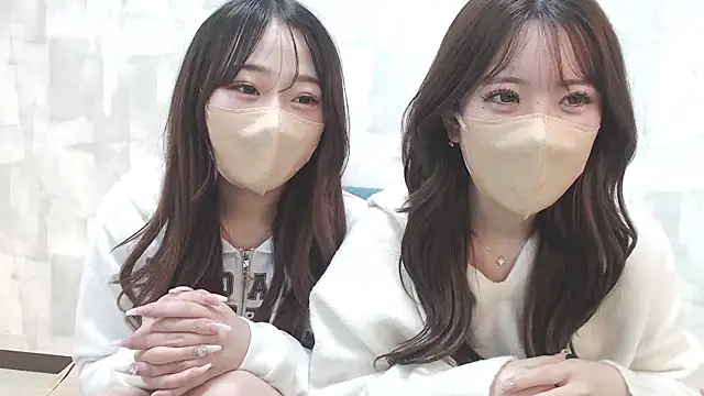 Snapshot of LOVE_MOMO_LOVE chatting on February 2025 02:48:02 PM LOVE MOMO LOVE online show from February 2025 02:48:02 PM