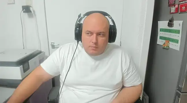 Snapshot of BigromeoXX chatting on December 2024 09:12:02 PM BigromeoXX online show from December 2024 09:12:02 PM