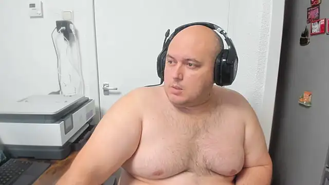 Snapshot of BigromeoXX chatting on December 2024 06:48:01 PM BigromeoXX online show from December 2024 06:48:01 PM