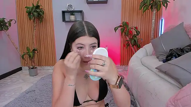 Aixaa charles online show from November 2025 12:04:01 PM