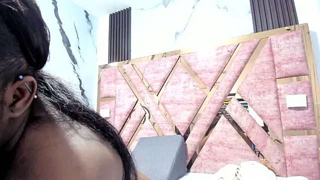 mia alvares online show from November 2025 11:54:01 AM