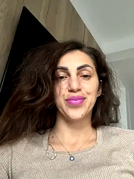 EmaSkyes online show from October 2025 06:57:02 AM