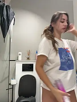 BelleSkye online show from October 2025 03:15:02 AM