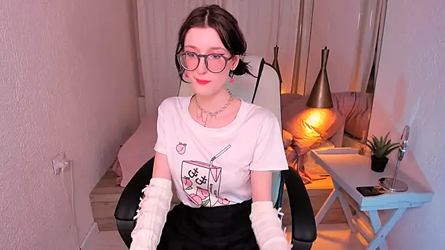 Snapshot of Lil_Melanie_ chatting on January 2025 02:12:02 PM Lil Melanie  online show from January 2025 02:12:02 PM