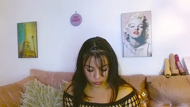 Snapshot of hinataleecs chatting on January 2025 12:18:01 PM hinataleecs online show from January 2025 12:18:01 PM