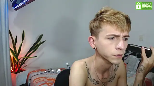 smallgiant27 online show from November 2025 02:33:01 AM