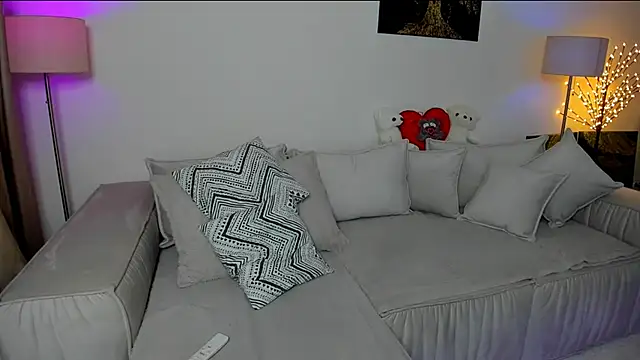 Snapshot of Queenofyouredreams chatting on March 2025 03:50:01 AM Queenofyouredreams online show from March 2025 03:50:01 AM