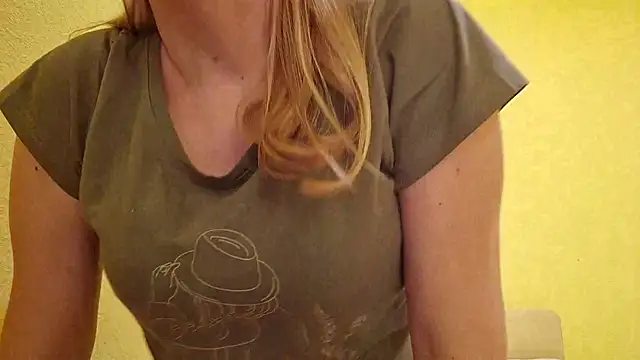 Snapshot of EstrellaWalters chatting on January 2025 11:08:02 AM EstrellaWalters online show from January 2025 11:08:02 AM