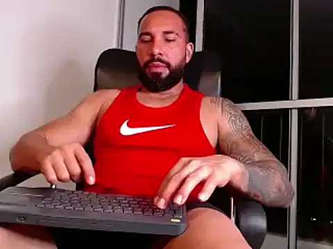 Snapshot of roman_muscle chatting on February 2025 03:56:02 AM roman muscle online show from February 2025 03:56:02 AM