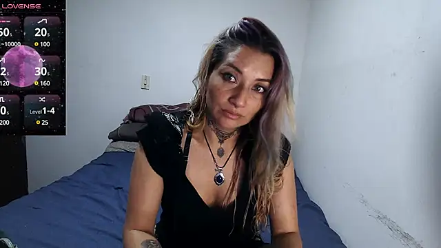 Snapshot of FENIX_LUXURY chatting on February 2025 04:47:01 PM FENIX LUXURY online show from February 2025 04:47:01 PM