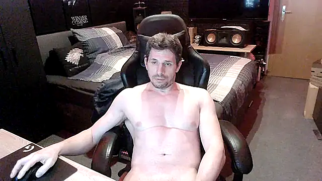 dreamwallker21 online show from April 2026 12:35:01 PM